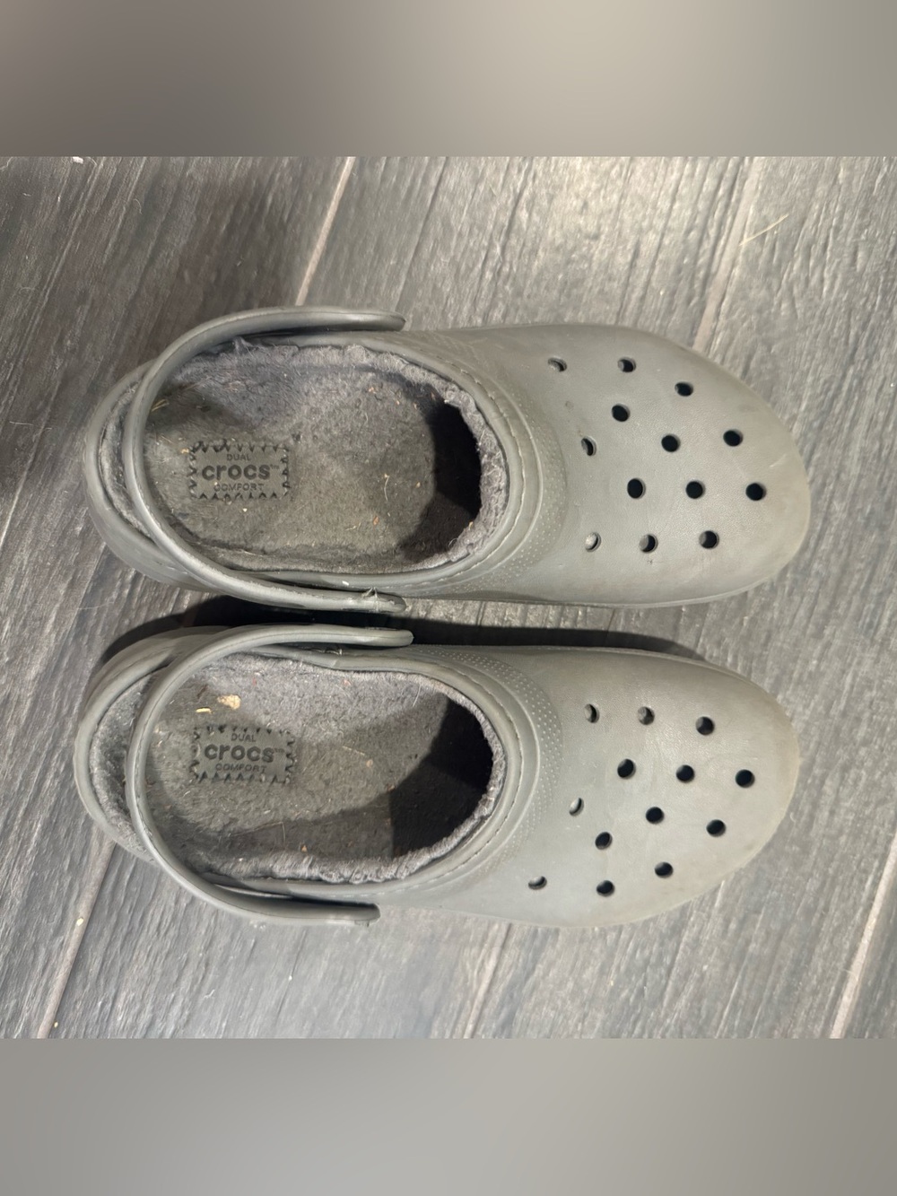 CROCS Fuzzy-Lined Clogs in dark gray